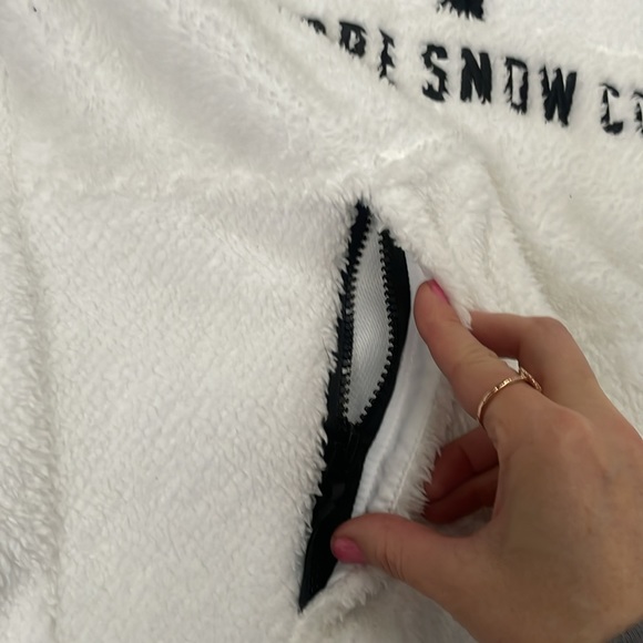 DOPE SNOW Pile W Fleece Sweater In White - Picture 9 of 9